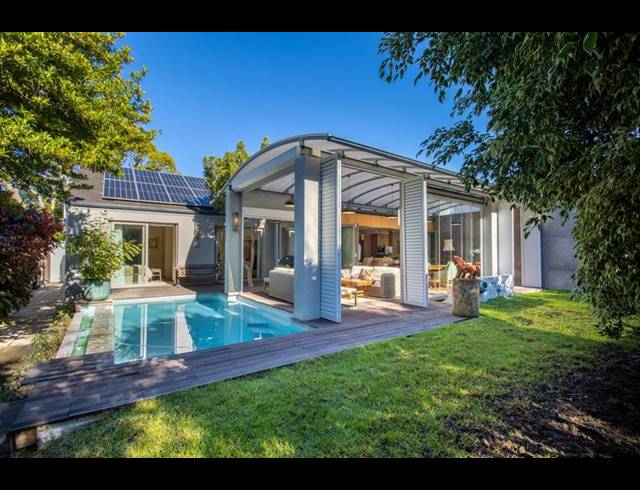 4 BEDROOM HOUSE FOR SALE IN CONSTANTIA